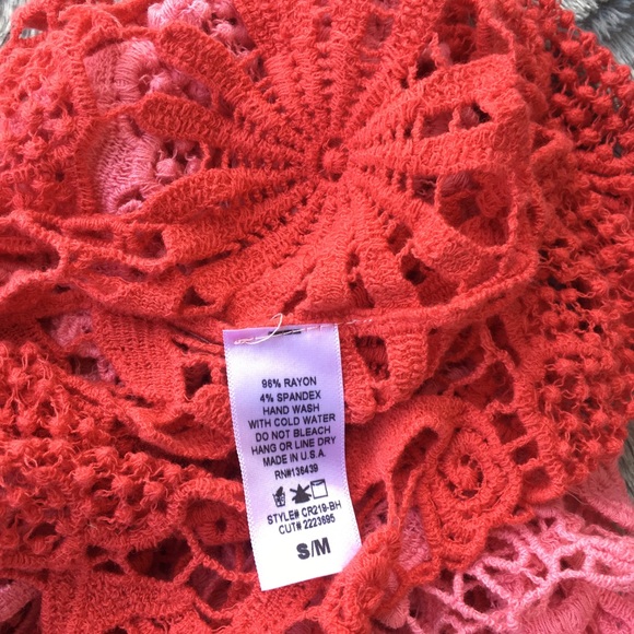 Embroidered dual color top - Picture 7 of 7